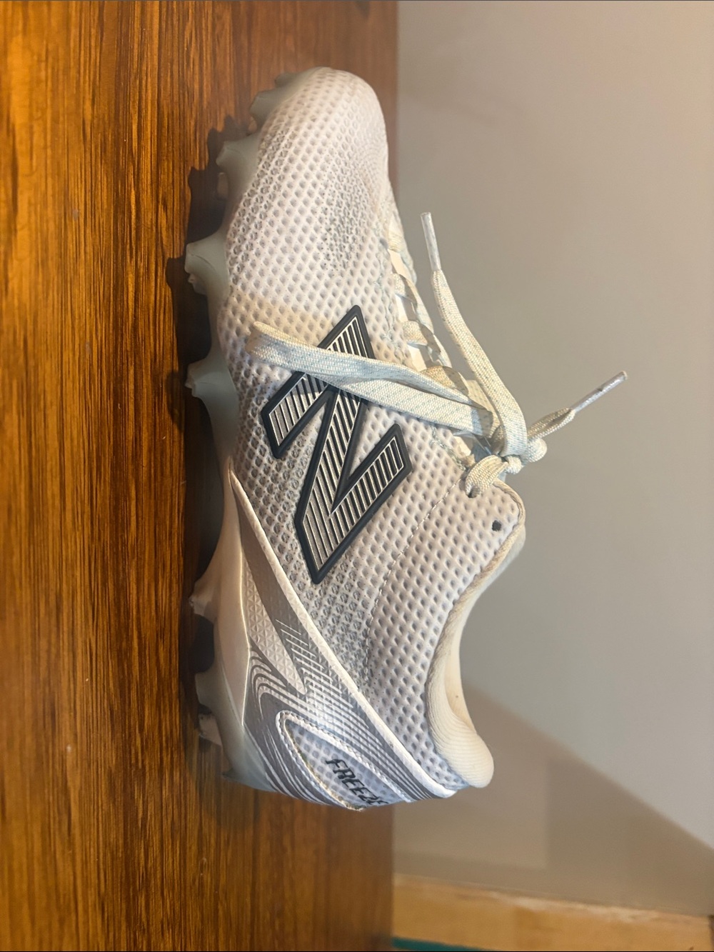 New Balance FreezeLx v5 Low cleats